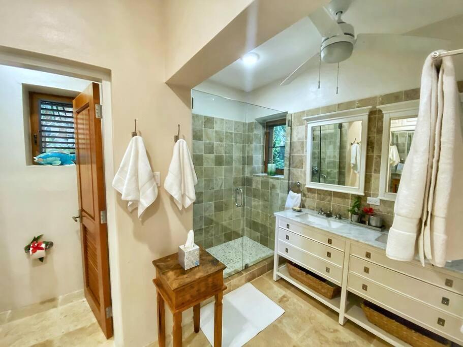 Luxury 7Br Waterfront Villa With Views Of Marina Cay And Scrub IslandEast End エクステリア 写真